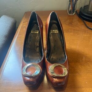 Stuart Weitzman neutral vintage heels with gold accents